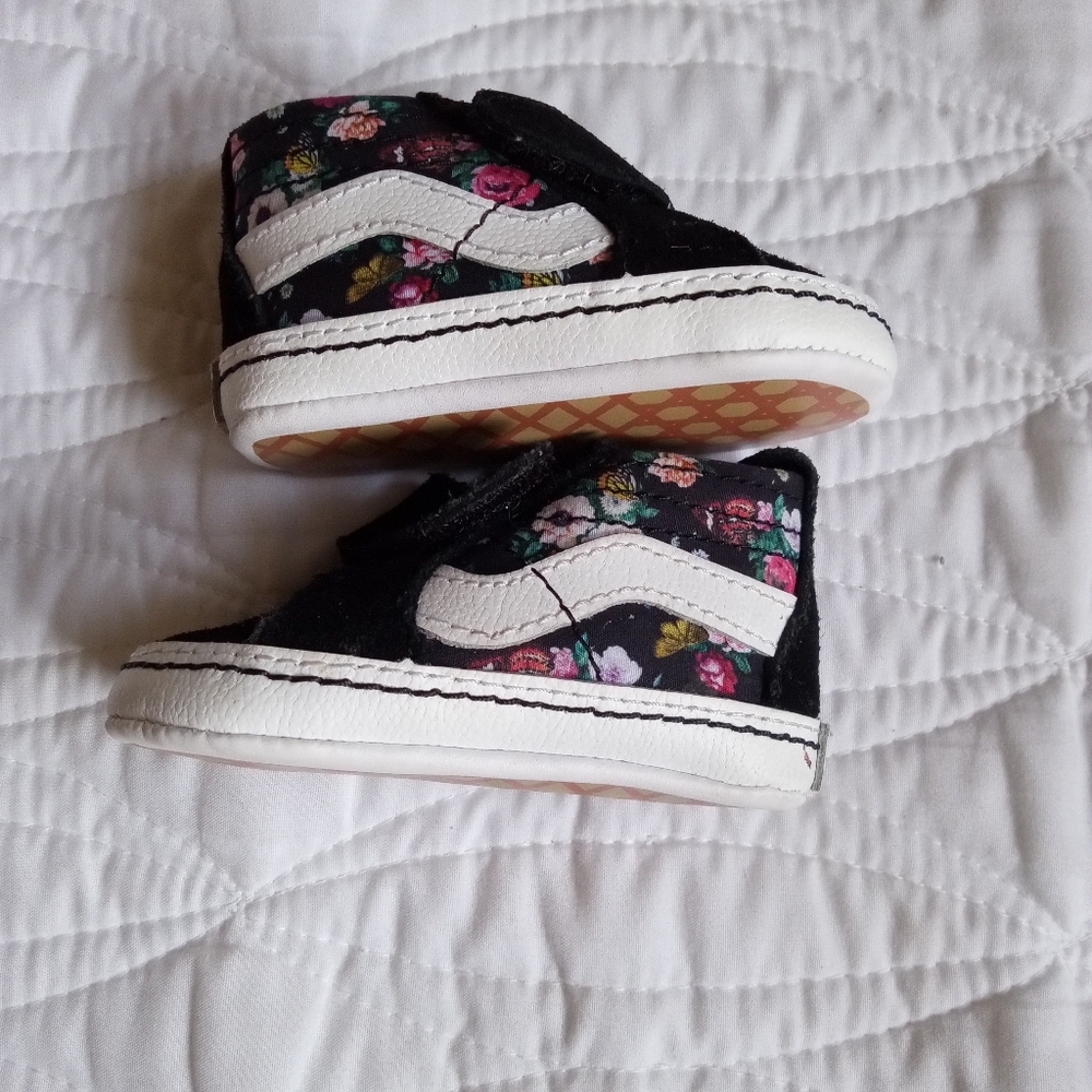 Vans Of The Wall Butterfly Floral Sk8 Hi Crib. Size 1